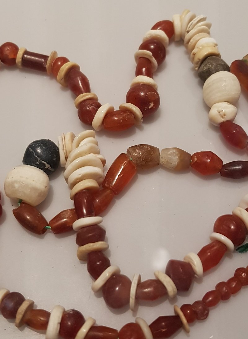 Carnelian jewellery from Saruq Al-Hadid